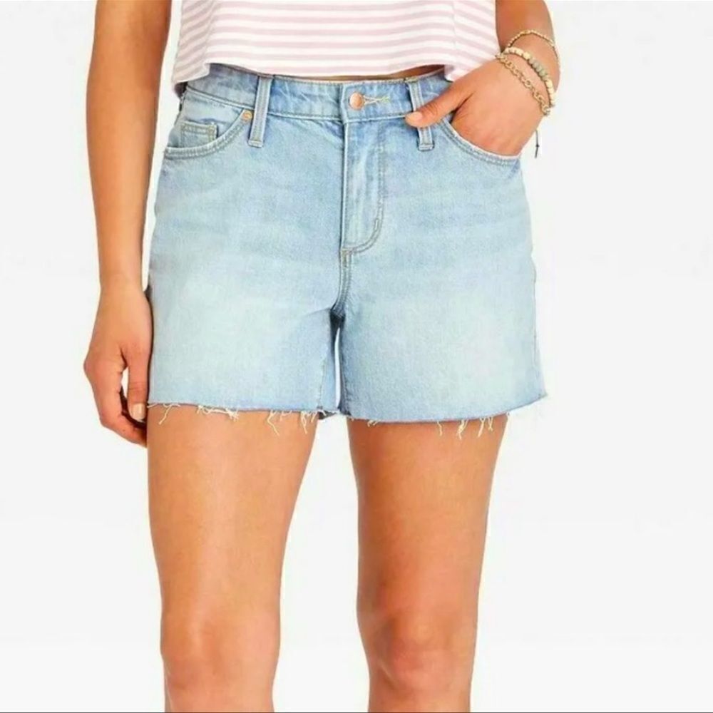 NWT Universal Thread Curvy Vintage Denim Midi Jean Shorts Size 10 Raw Hem